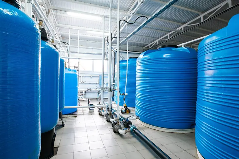 Distribución, captación y almacenamiento de aguas y químicos